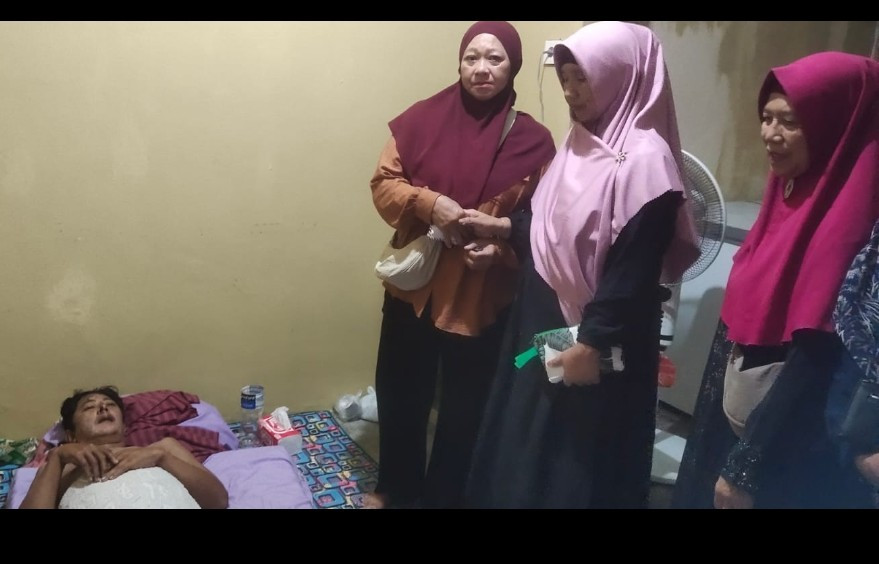 Menjenguk orang sakit