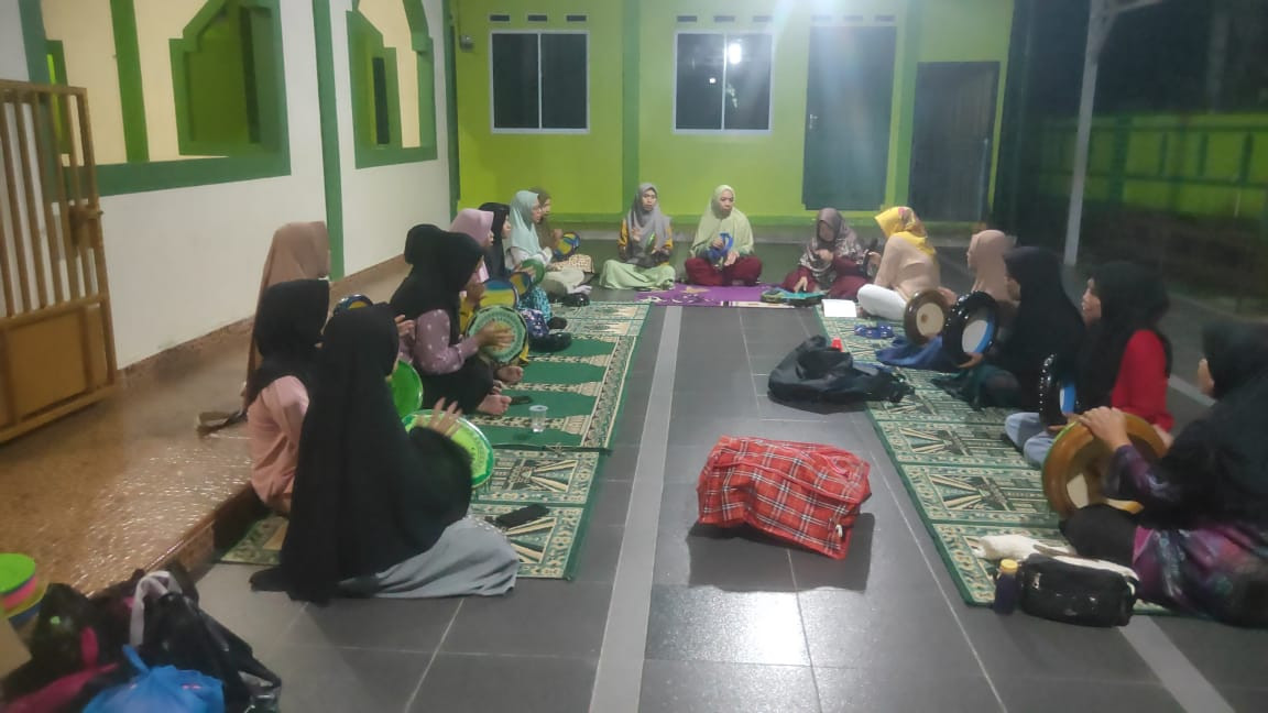 Latihan Kompang Ibu2 Majelis Ta'lim Nurul Huda