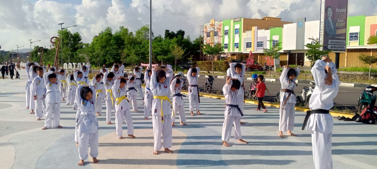 Koordinator Pokja Kampung Keluarga Berkualitas ABYAKTA Mengadakan Latihan Karate Perguruan INKADO DOJO BINTAN MUTIARA Untuk Mencetak Atlet Yang Berprestasi Dan Profesional