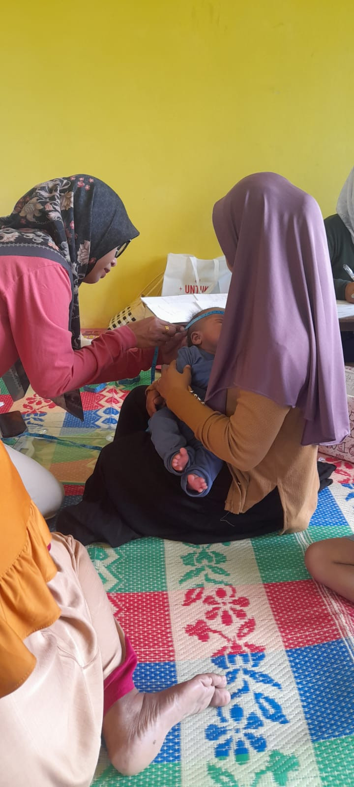 Mengukur Lingkar Kepala