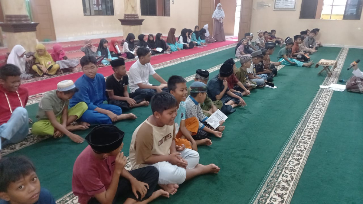 Guru TPQ Al Ijtihad Mengadakan Didikan Subuh Bagi Satri /Wati TPQ Al Ijtihad Untuk Meningkatkan Kemampuan Membaca Al Qur an Dan Memahami Ilmu Agama