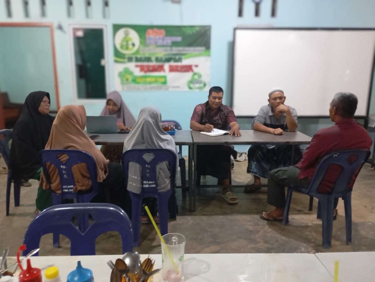 Ketua Kampung KB Abyakta Mensosialisasikan Tentang Gerakan AYah Teladan ( Gati  ) Kepada Guru TPQ Meningkatkan Kesadaran Dan Peran Ayah Dalam Keluarga  Berfokus Pada Pengembangan Karakter Dan Kemampuan Ayah Sebagai Pendidik Dan Pemimpin Dalam Keluarga