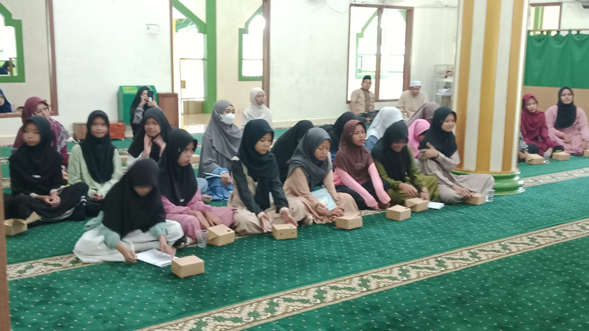 Majelis Ta'lim Ibu-ibu Nurul Huda Mengadakan Pengajian Rutin Untuk Meningkatkan Ke Imanan Dan Pengetahuan Agama Serta Dapat Memahami Ma'na Al Qur'an Dan Hadist Dalam Kehidupan sehari-hari