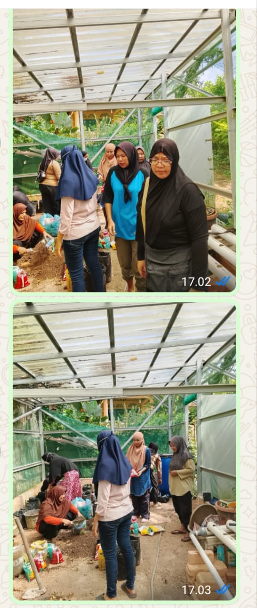 Gotongroyong Dasa wisma Kampung Karang Rejo