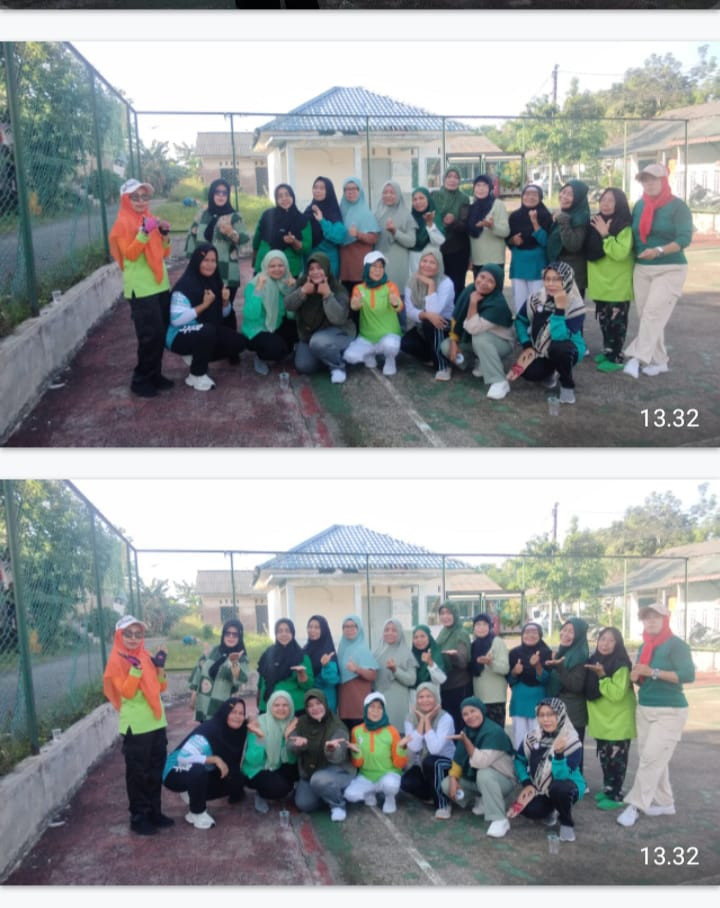 Ibu-ibu Perumahan Bukit Raya Mengadakan Senam KJS Setiap Minggu pagi Untuk Meningkatkan Kesehatan Fisik Dan Meningkatkan kesadaran Akan pentingnya Gaya Hidup Sehat
