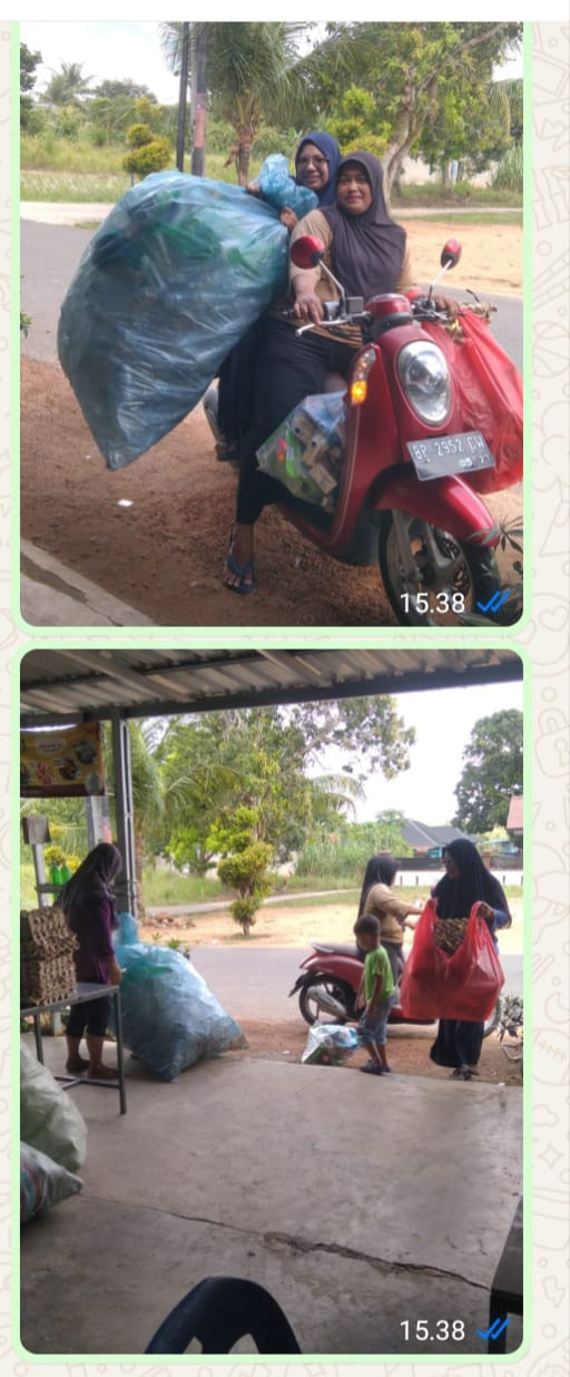 Pengurus Bank Sampah Resik Becik Melakukan Pembelian Barang Bekas Dari Agar Masyarakat Dapat Menabung Sampah Yg Dipilah Dan Menarik Hasilnya Berbentuk Uang Atau Insentif Lainnya