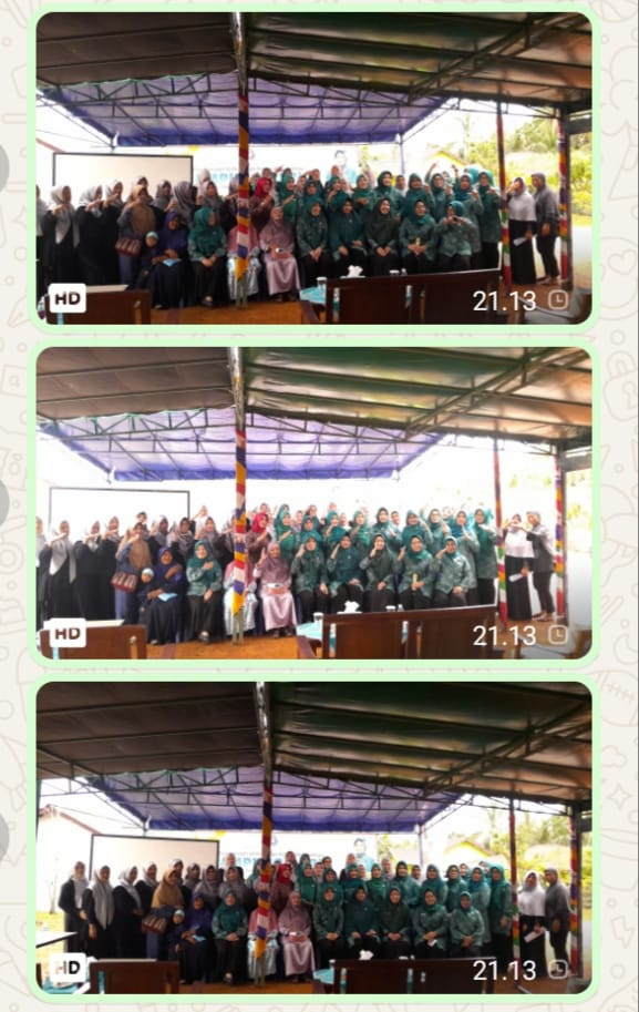 Foto Bersama ibu-ibu PKK Dan Dasawisma Sribhatari