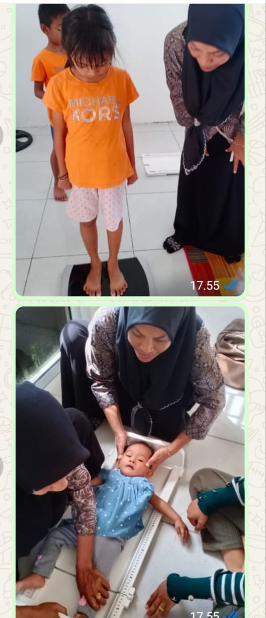Menimbang Berat Badan Balita