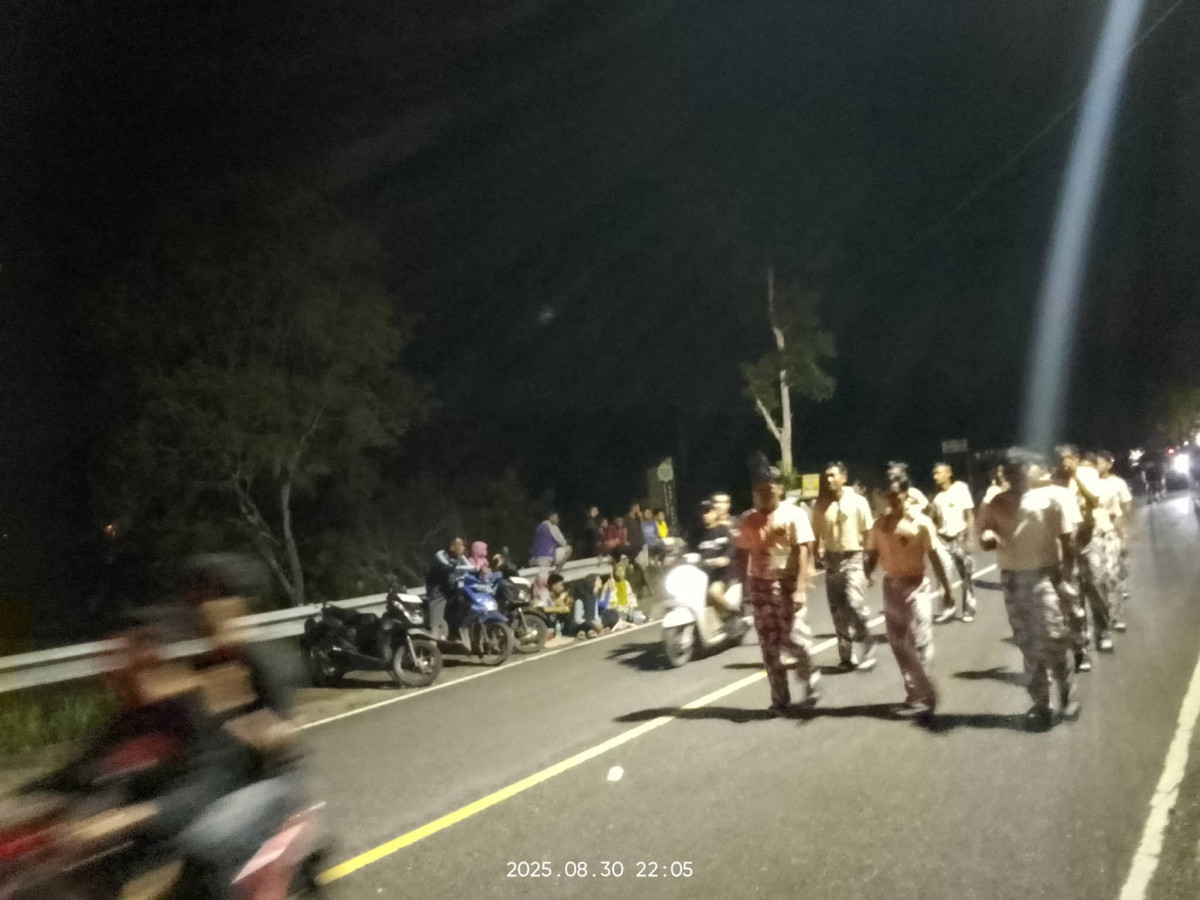 salah satu peserta yang mengikuti gerak jalan 45 km