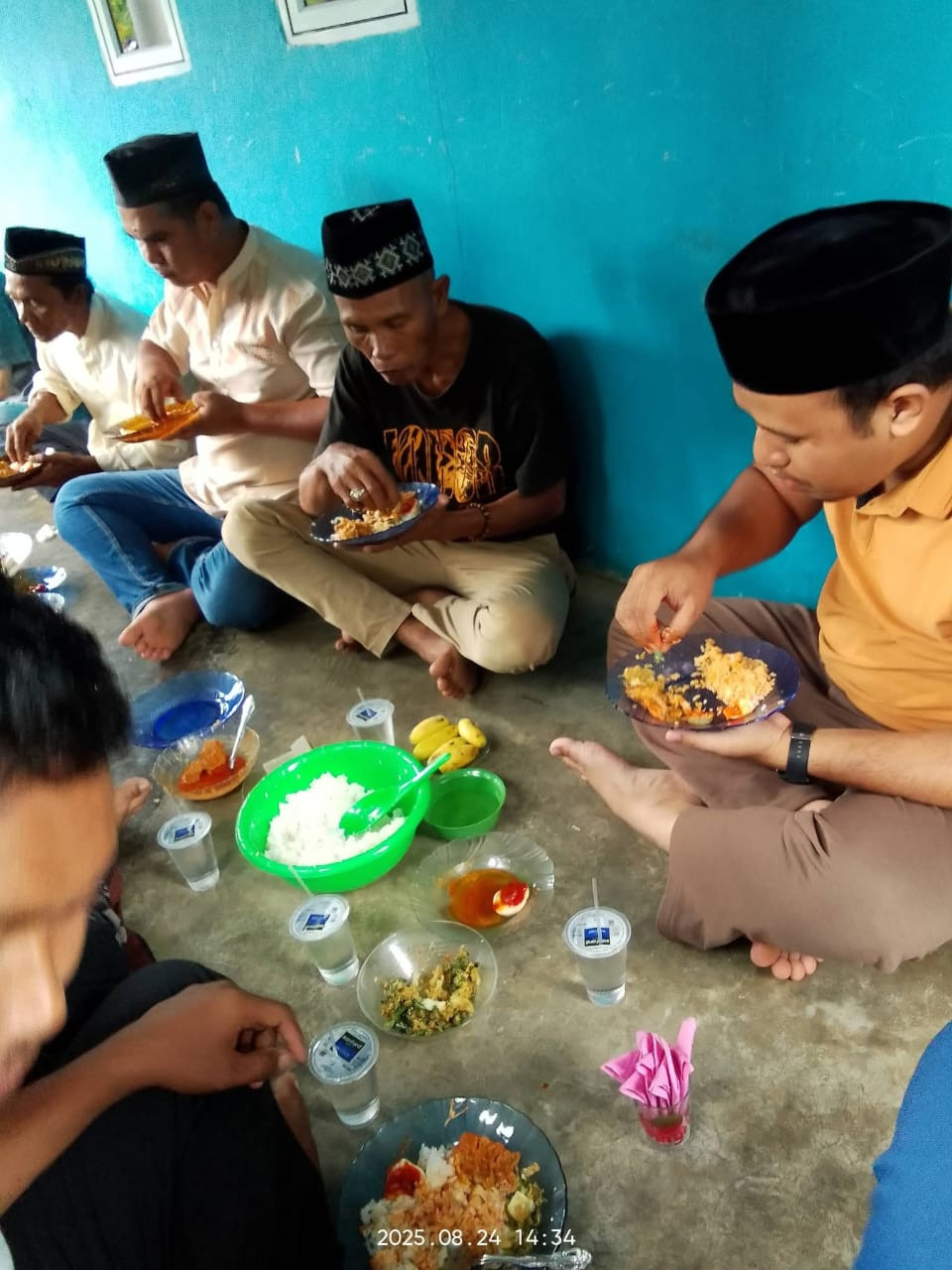 Masyarakat yang hadir acara kenduri arwahan