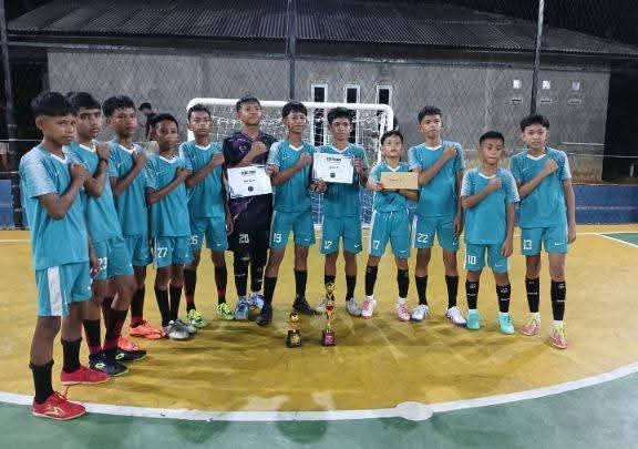 Tim Futsal anak anak Kampung Tanjung Lanjut Juara Ke-2