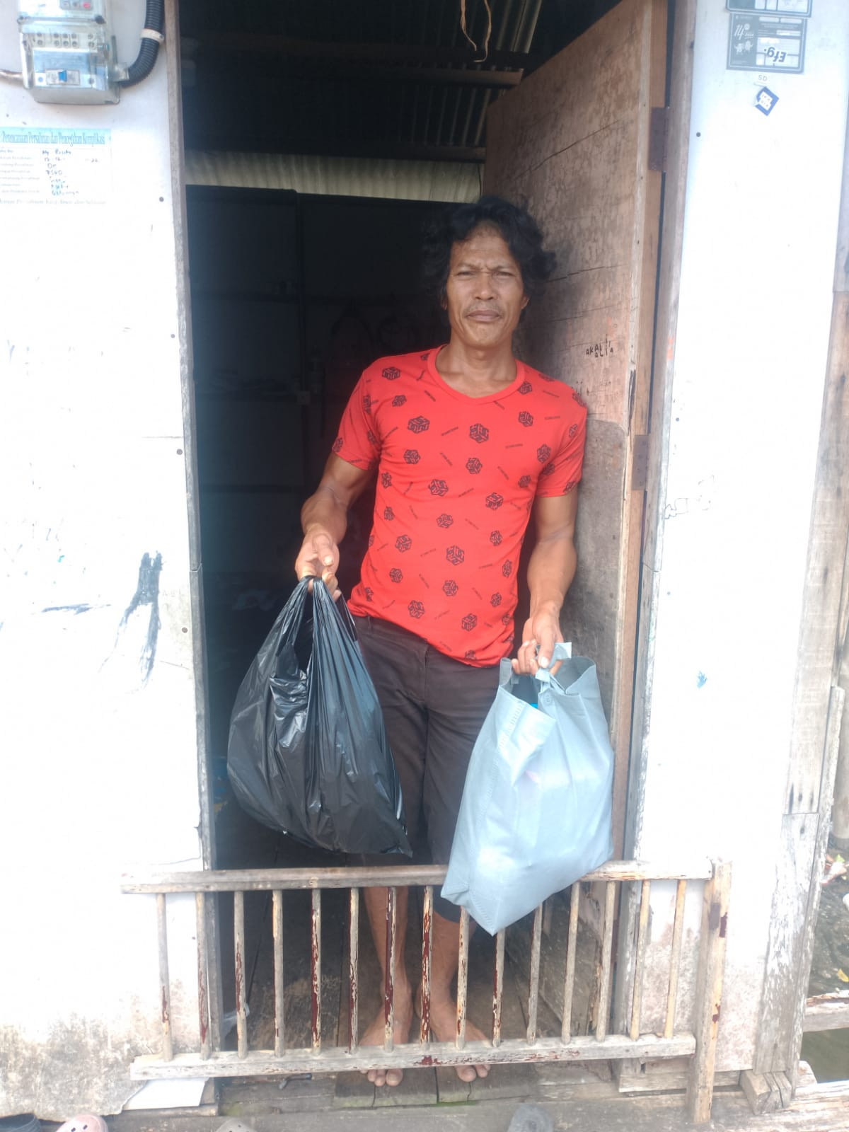 Pemberian bantuan keluarga resiko stunting (KRS) oleh perwakilan BKKBN PROPINSI KEPRI