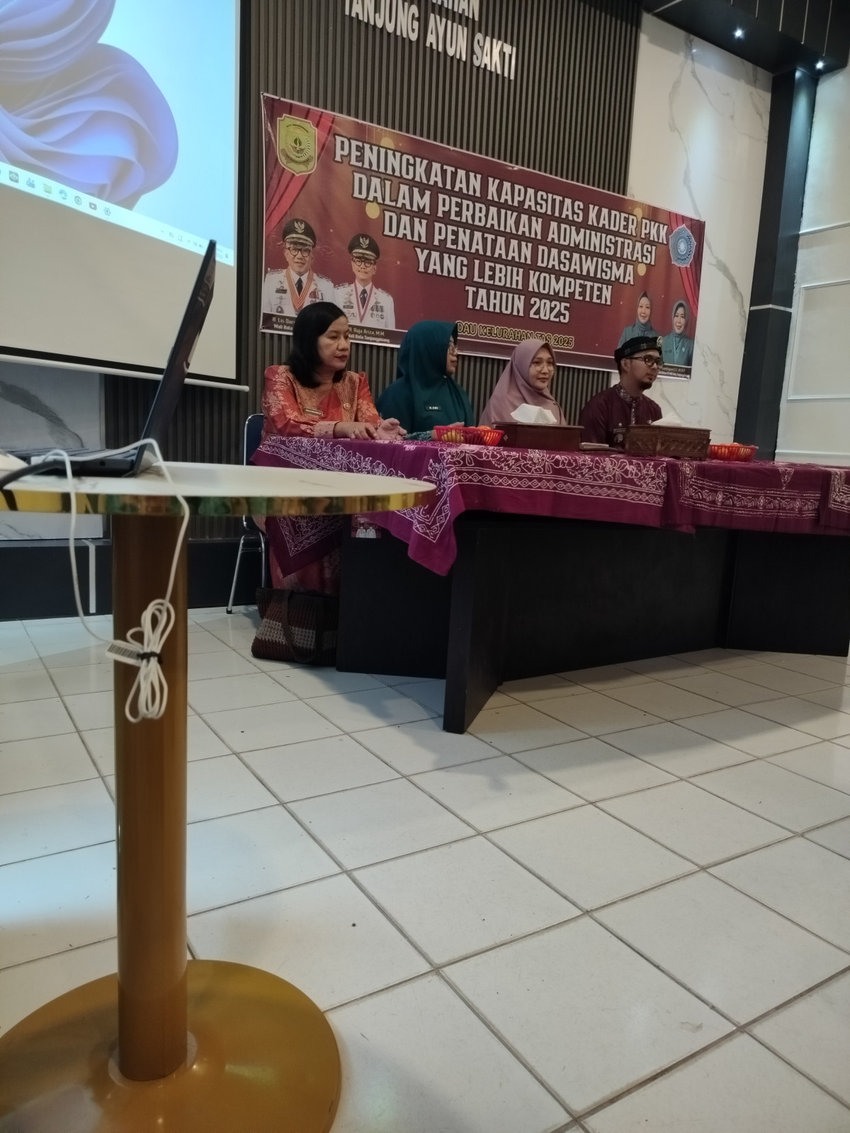 Peningkatan kapasitas kader PKK dalam perbaikan administrasi Dan penataan dasawisma yang  lebih kompeten