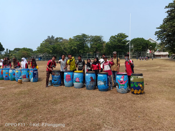 Lomba lukis tempat sampah