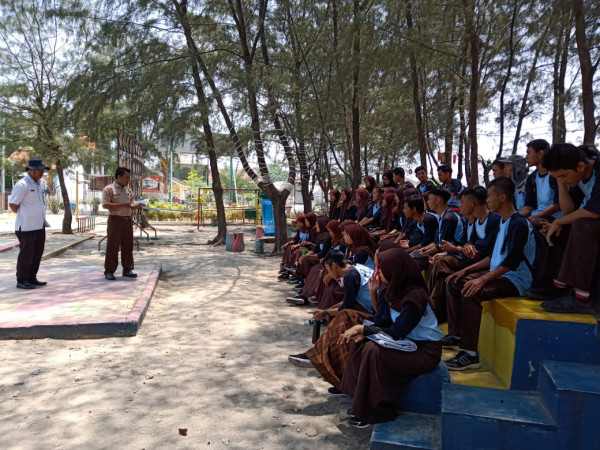 Kegiatan sekolah pantai Indonesia 