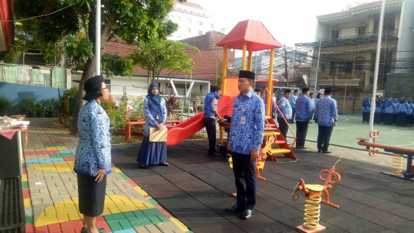 Acara Upacara Bendera Merah Putih dalam Rangka Hari Ibu ke-91 Se-Kecamatan Gambir 