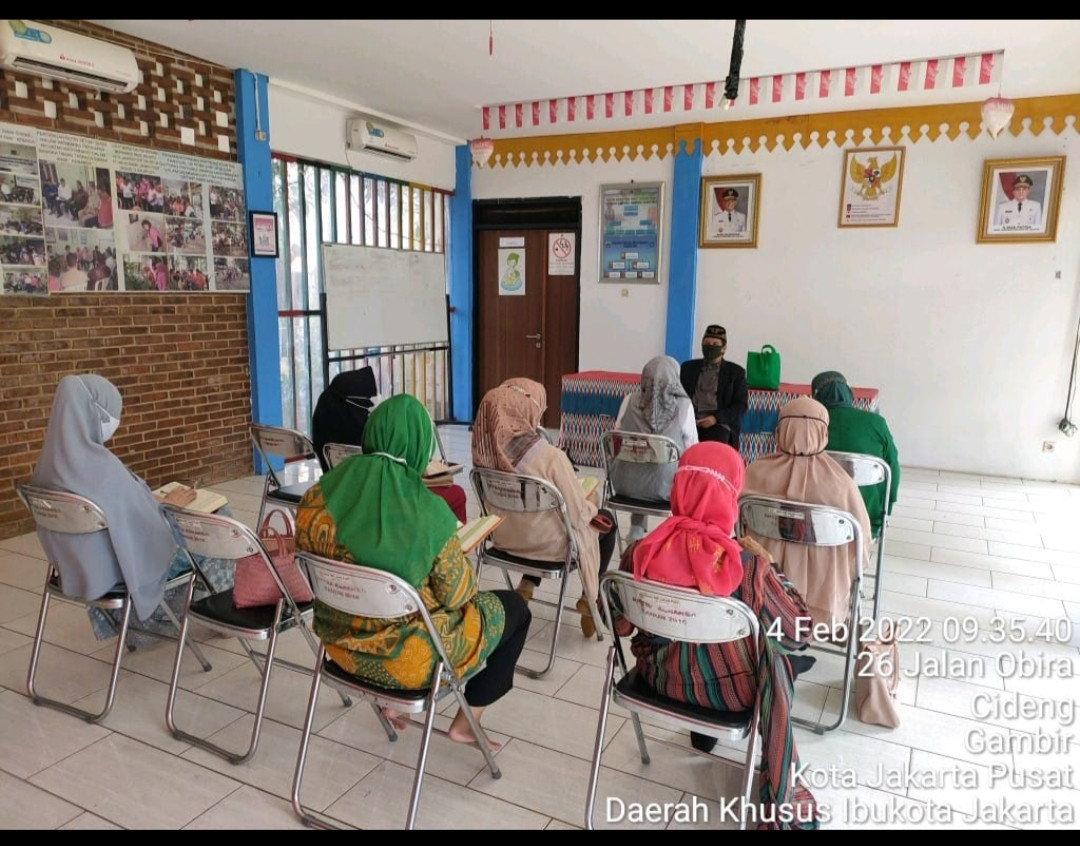 Pengajian Ibu-ibu Kel. Cideng (8 orang) dengan  Guru Pengajar Ustadz Muhajirin di Ruang Serbaguna RPTRA Kenanga Cideng.