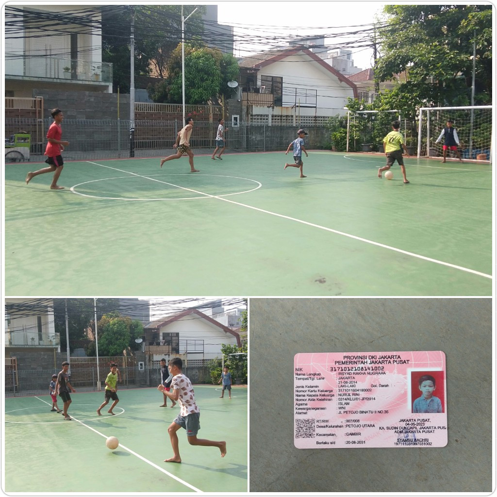 Anak anak dari Petojo Utara sedang bermain futsal