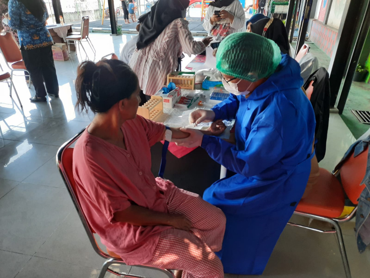 Giat Pengambilan Sample Darah Warga Kelurahan Petojo Utara Oleh Sudin Kesehatan