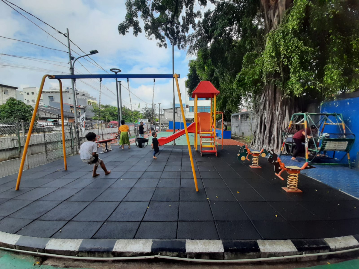 Suasana  hari Anak-anak bermain di Area Playground