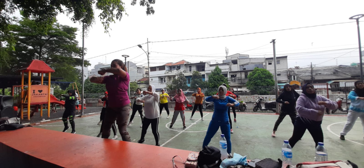 Senam Aerobic warga Kelurahan Petojo Utara oleh Sudin Pora Jakarta Pusat