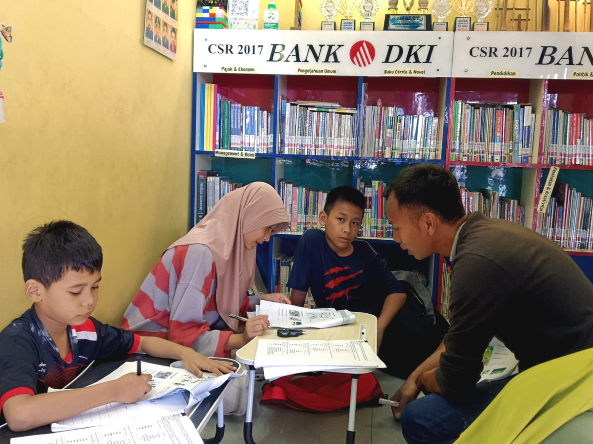 Giat Belajar Bahasa Inggris Bagi Anak-anak Warga Kelurahan Petojo Utara