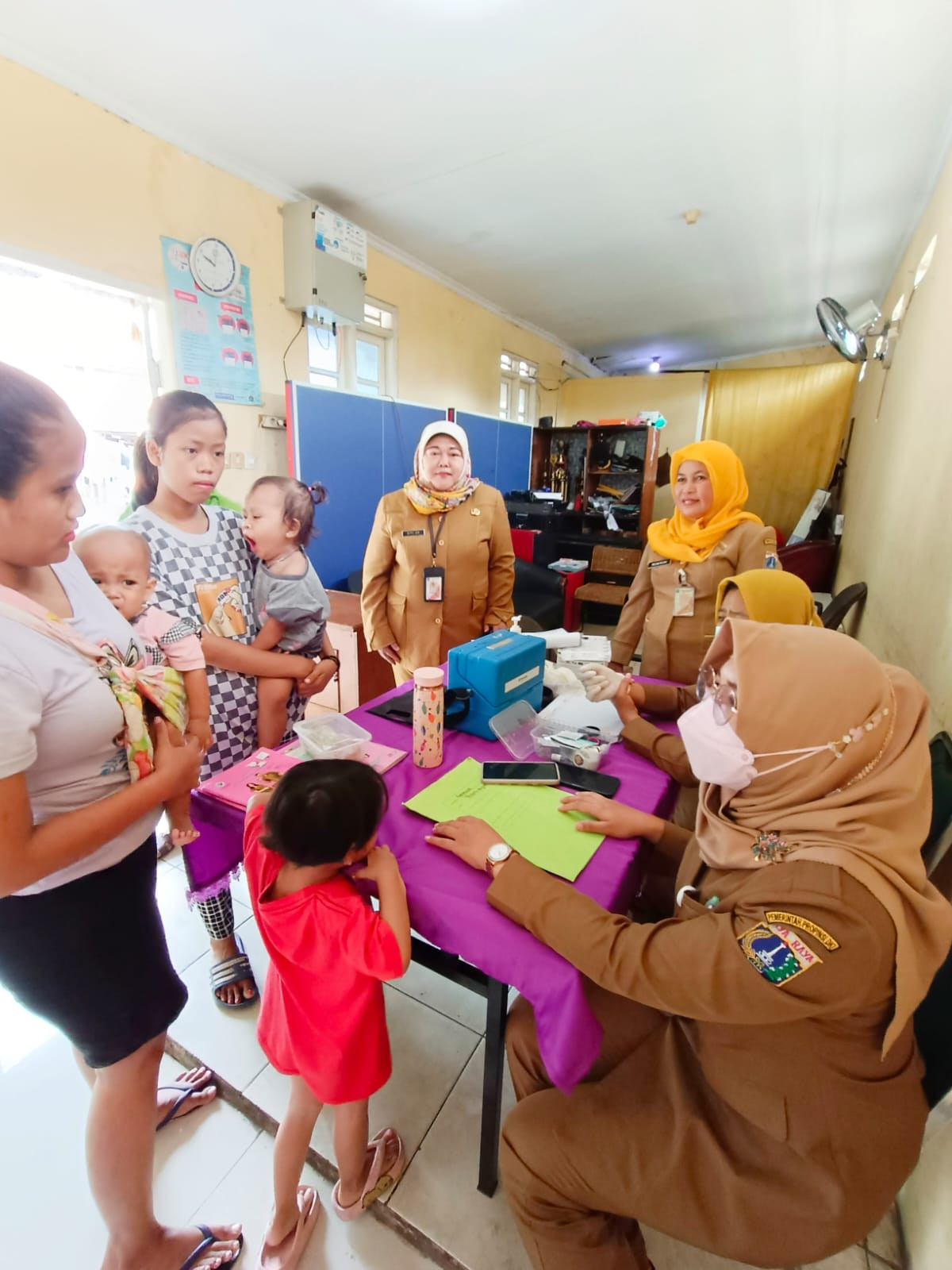 Kegiatan Posyandu di Rw.012 Kel. Duri Pulo yang dimonitoring oleh PKB dan para pejabat Kel. Duri Pulo