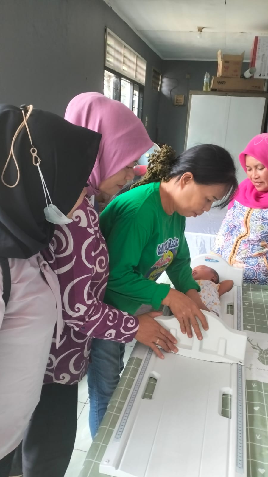 Kegiatan Posyandu RW.01 yang dimonitoring oleh PKB Kel. Duri Pulo, dikantor Sekretarirat RW.01