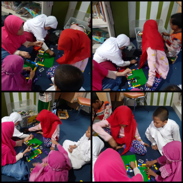 Bermain Lego bersama