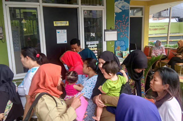 Memfasilitasi Kegiatan KIE KB MJKP