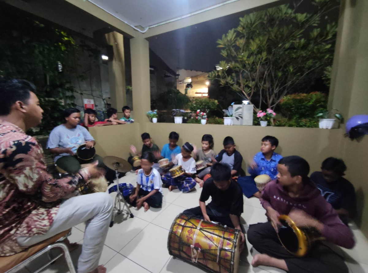 Kegiatan Marawis bersama anak-anak Binaan Rptra Bandar Kemayoran