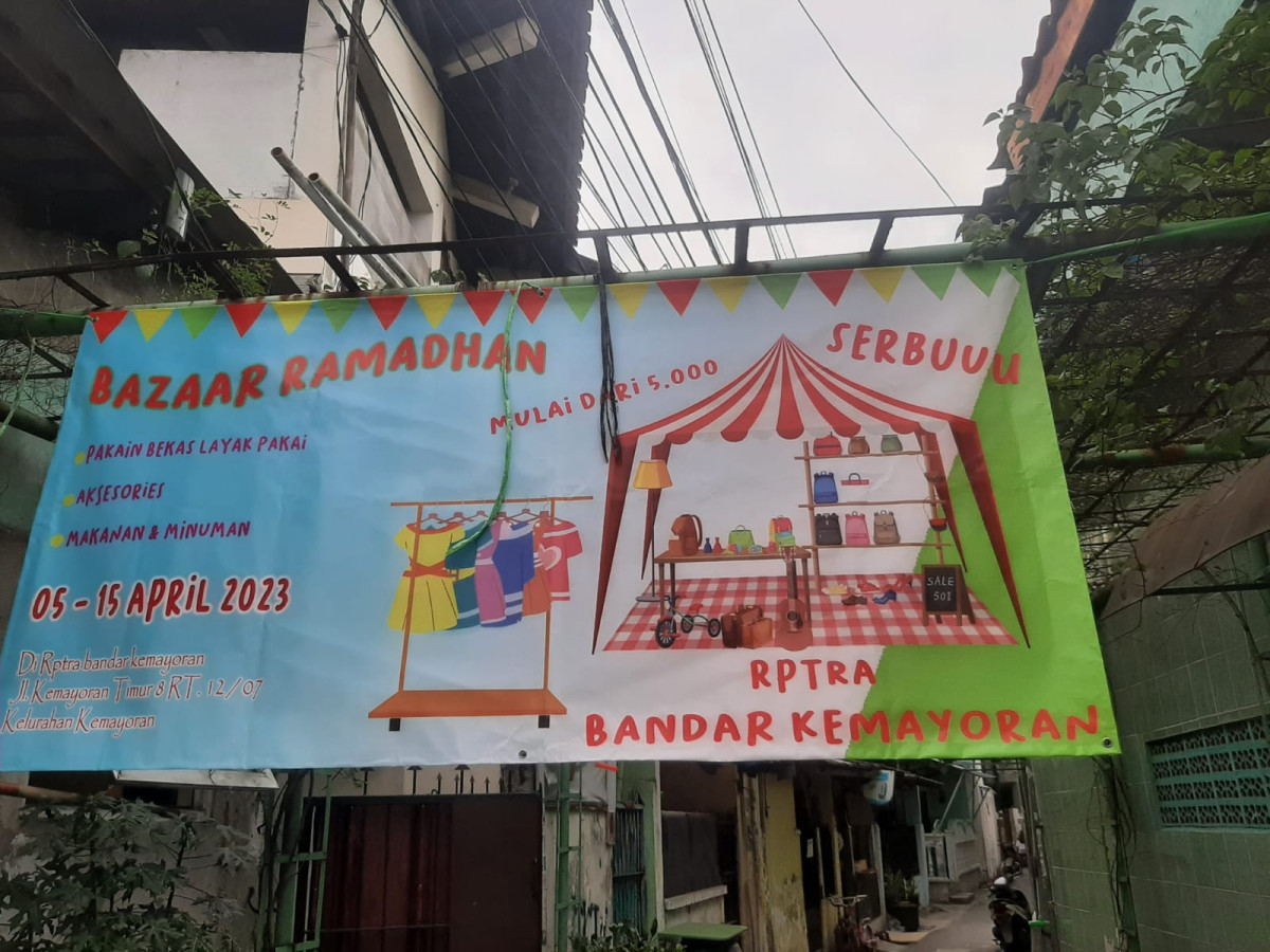 spanduk Bazaar di depang Gang Rptra Bandar Kemayoran