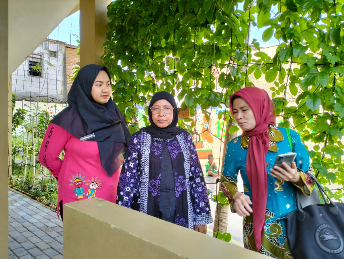 Kunjungan Ibu Sri Rahayu bersama pendamping Ibu Puji Astuti ( PKB Kel. Kemayoran )