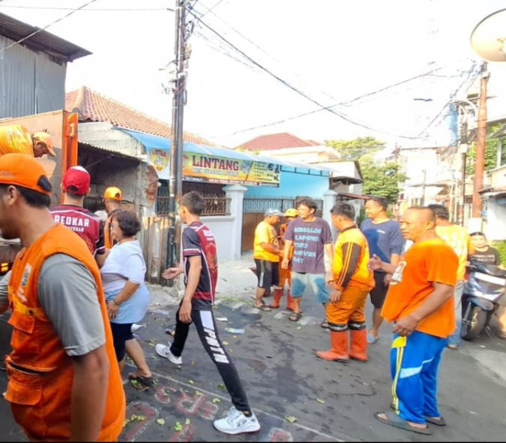 Kerja Bakti di Rw. 01