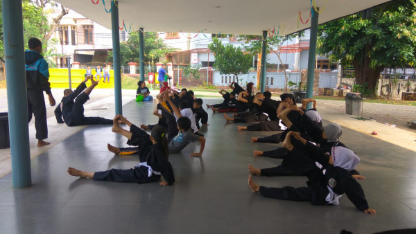 Latihan Pencak Silat dar Sudin PORA