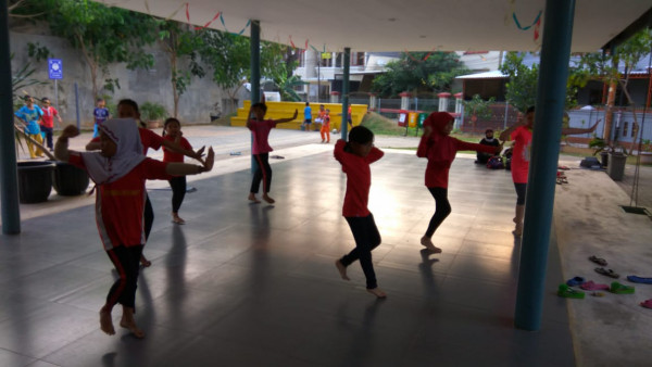 latihan Menari Tradisional Swadaya masyarakat