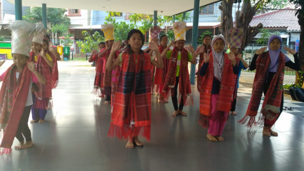 latihan Menari Tradisional Swadaya masyarakat