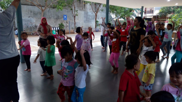 Latihan tari tradisionl dari Sudin Parbud