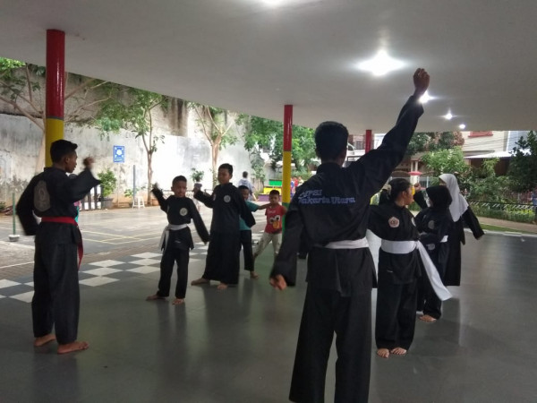 Latihan pencak silat