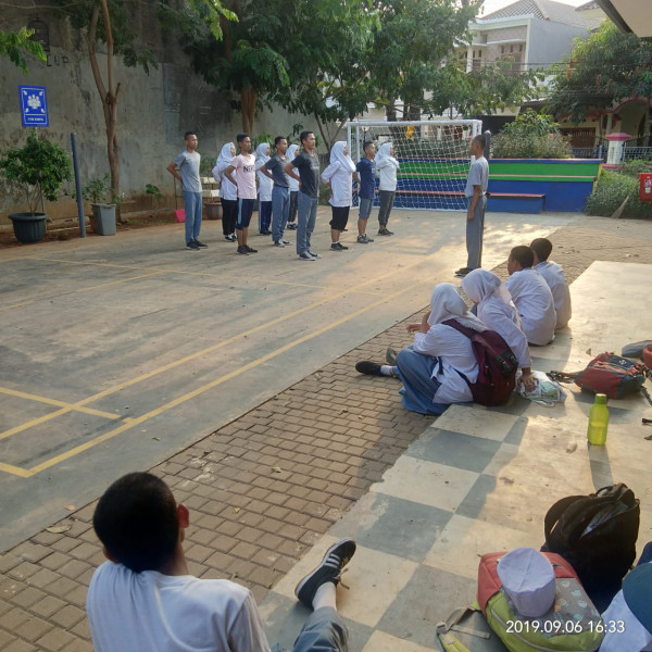 Latihan Paskibraka dari SMKN 39