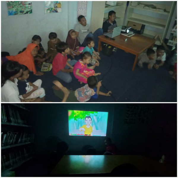 Menonton film edukasi