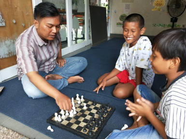 Giat adik-adik berlatih catur