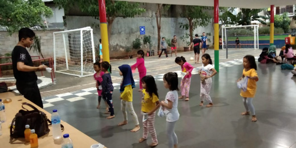 Kegiatan Latihan Tari Anak-Anak Sekitar RPTRA Kampung Benda