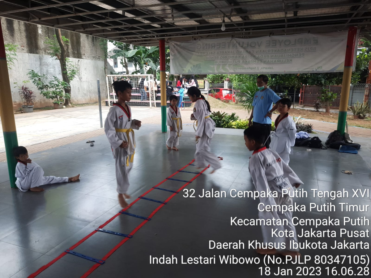 Kegiatan Taekwondo anak-anak di RPTRA