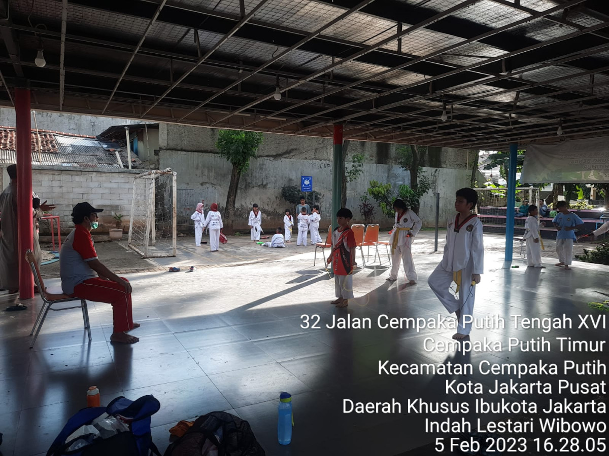 Kegiatan Taekwondo anak-anak di RPTRA