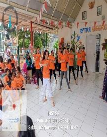 Kegiatan Latihan Menari dari Sanggar Divatama di Aula RPTRA Anggrek.