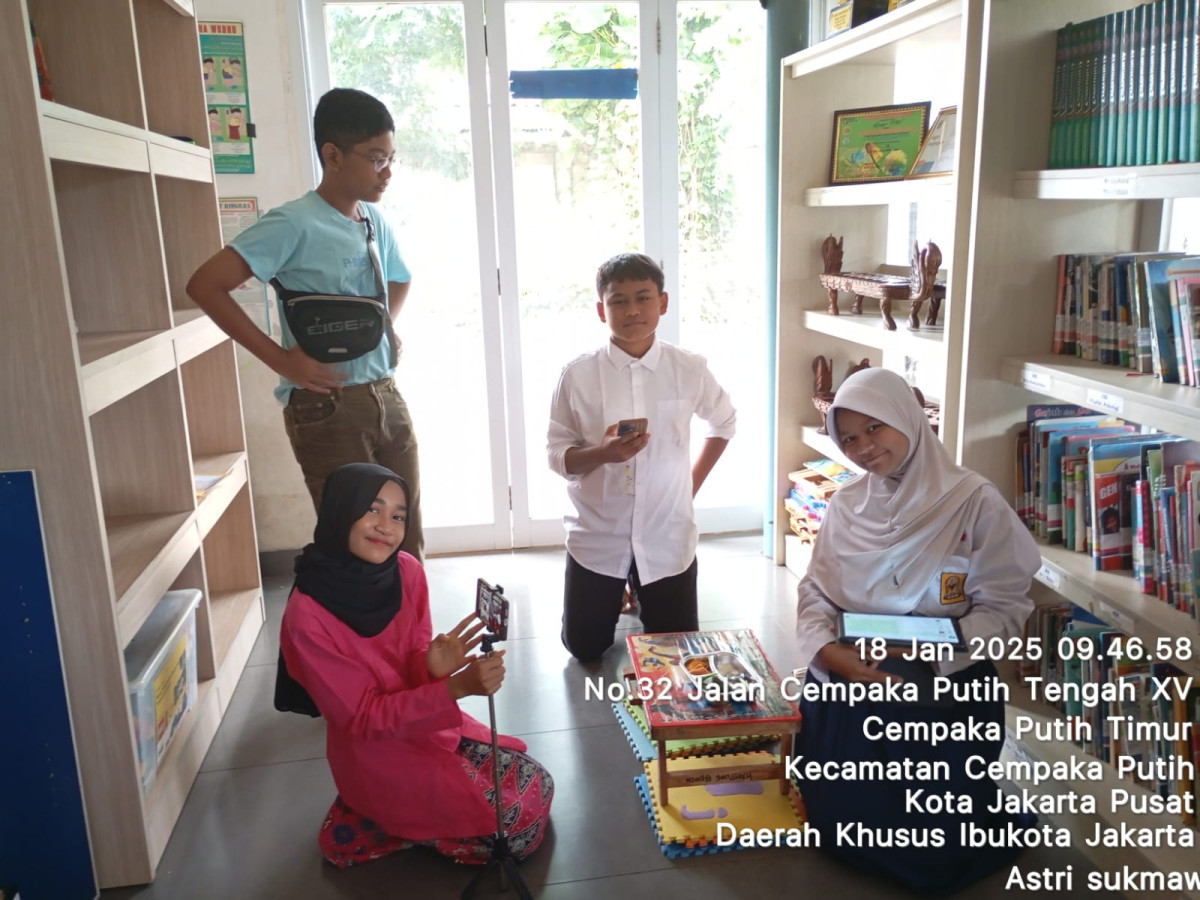 Memfasilitasi perpustakaan untuk adik-adik dari SMPN 77