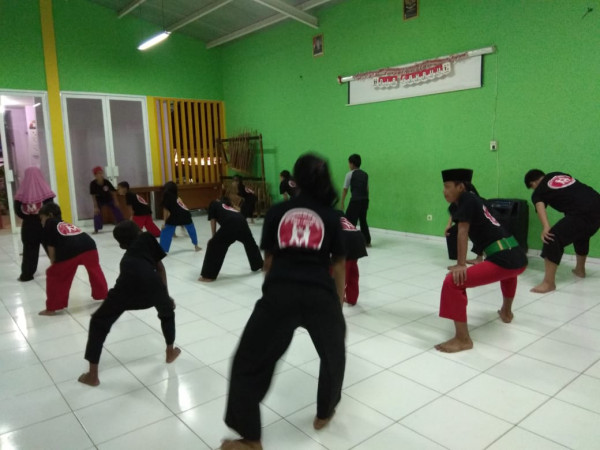 Latihan Silat perguruan silat kera putih