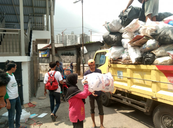 Penimbangan Bank Sampah RPTRA Intiland Teduh @ Karet Tengsin