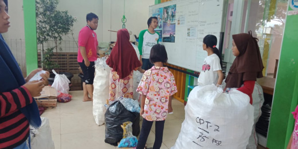 Penimbangan Bank Sampah RPTRA Intiland Teduh @ Karet Tengsin